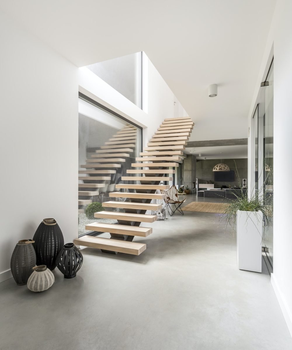 staircase-in-a-minimalist-villa.jpg